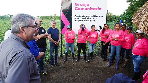 Food For The President/CEO Ed Raine and members of the FFTP team visited one of Acceso's Community Training Farm and met some of the farmers, led by women, that are participating in Acceso's farming program in in La Doctrina, Cordoba. Acceso is a new partner that is connecting farmers to the market and helping them thrive.